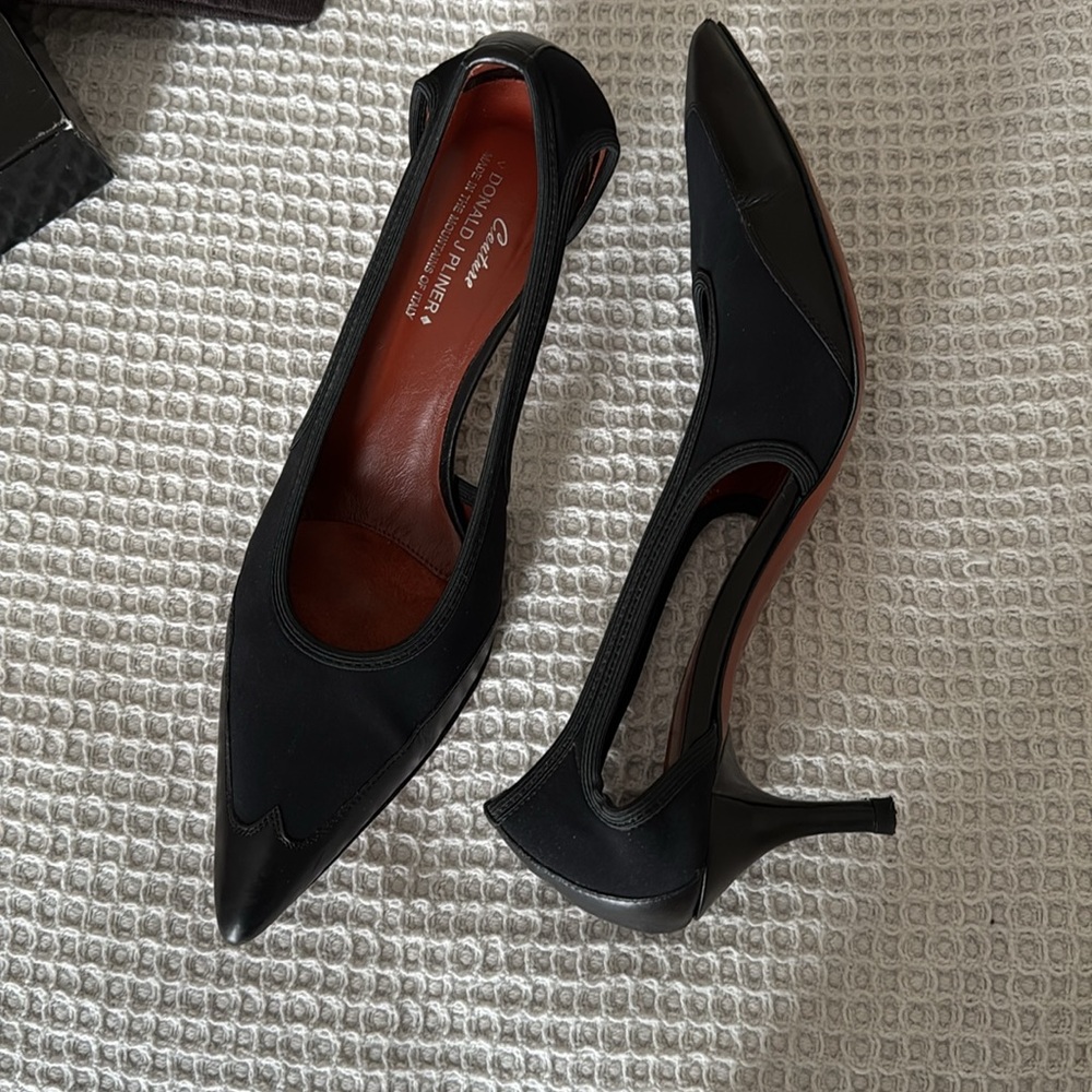 Donald J. Pliner Women's Black Pumps